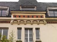 Détail du décor de la façade arrière de la maison de notable , 23 avenue Duhamel, devenue polyclinique.