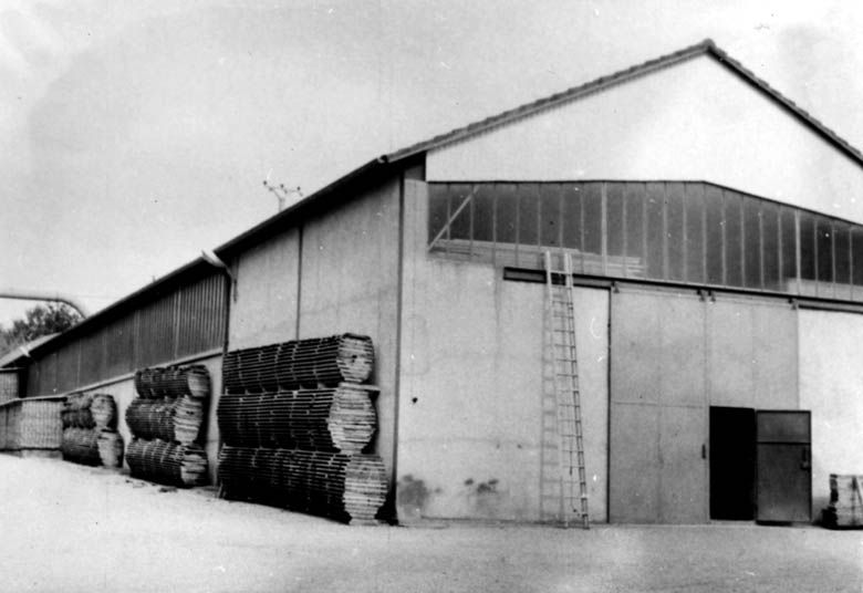 Fontaine-le-Port - scierie et usine de menuiserie (usine de parquets) Millet, actuellement manège à chevaux