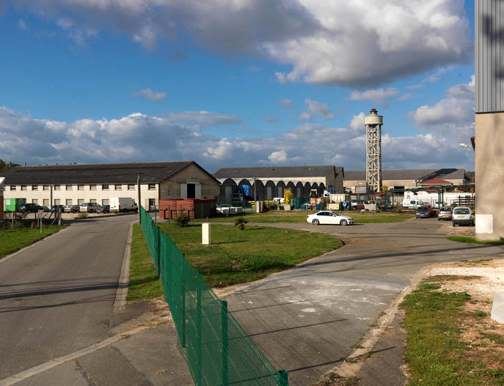 Usine de matériel électrique industriel Schneider et Cie, puis Le Matériel Electrique Scheider-Westinghouse (SW), puis Jeumont-Schneider (JS), actuellement ensemble industriel appelé "Espace Technologique et Industriel de Champagne-sur-Seine" (zone ETIC)