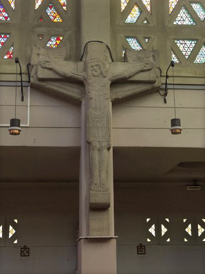 statue : Christ en croix