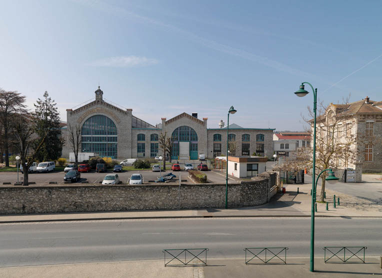 Usine de matériel électrique industriel Schneider et Cie, puis Le Matériel Electrique Scheider-Westinghouse (SW), puis Jeumont-Schneider (JS), actuellement ensemble industriel appelé "Espace Technologique et Industriel de Champagne-sur-Seine" (zone ETIC)