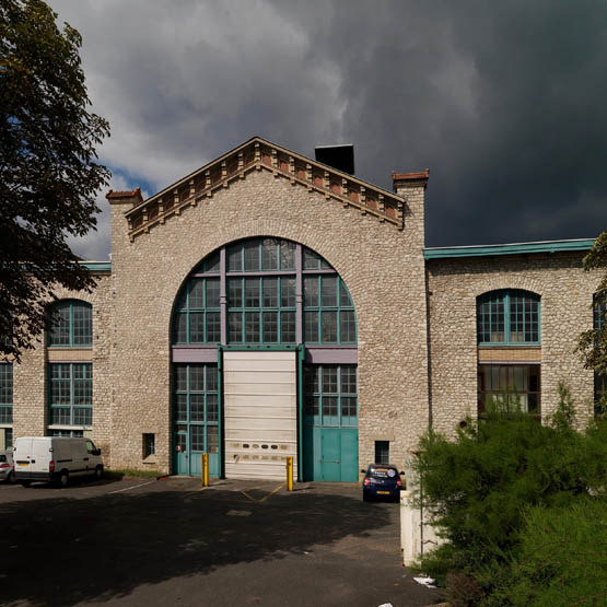 Usine de matériel électrique industriel Schneider et Cie, puis Le Matériel Electrique Scheider-Westinghouse (SW), puis Jeumont-Schneider (JS), actuellement ensemble industriel appelé "Espace Technologique et Industriel de Champagne-sur-Seine" (zone ETIC)