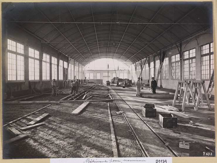 Usine de matériel électrique industriel Schneider et Cie, puis Le Matériel Electrique Scheider-Westinghouse (SW), puis Jeumont-Schneider (JS), actuellement ensemble industriel appelé "Espace Technologique et Industriel de Champagne-sur-Seine" (zone ETIC)