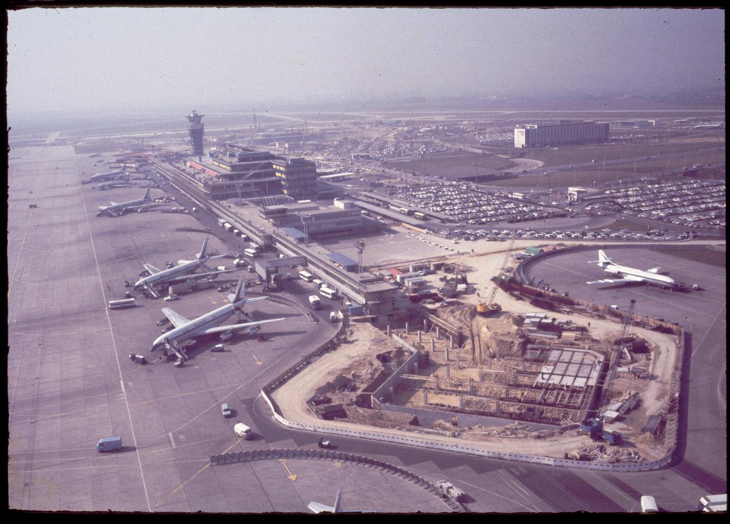 Orly 4 (depuis 2019), Orly-Sud (de 1971 à 2019), Installations terminales (de 1961 à 1971) Aérogare Sud ( de 1954 à 1961)