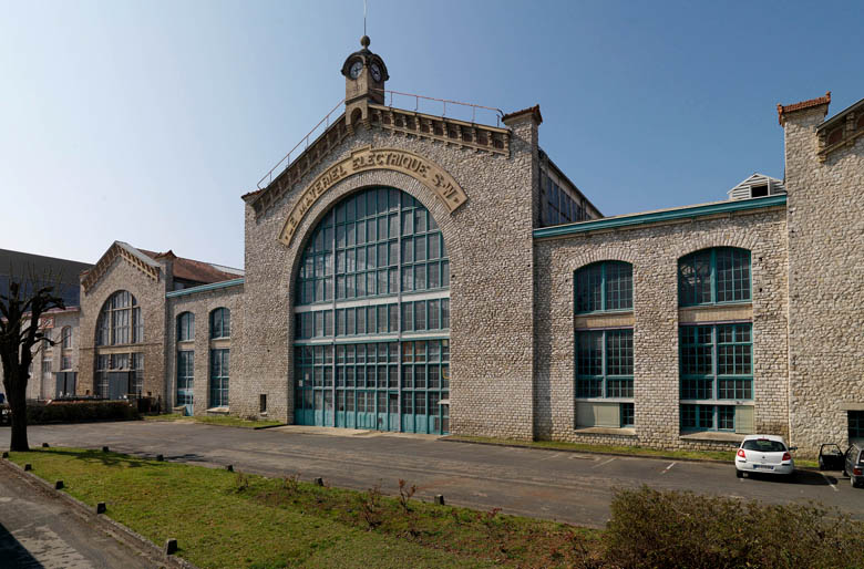 Usine de matériel électrique industriel Schneider et Cie, puis Le Matériel Electrique Scheider-Westinghouse (SW), puis Jeumont-Schneider (JS), actuellement ensemble industriel appelé "Espace Technologique et Industriel de Champagne-sur-Seine" (zone ETIC)