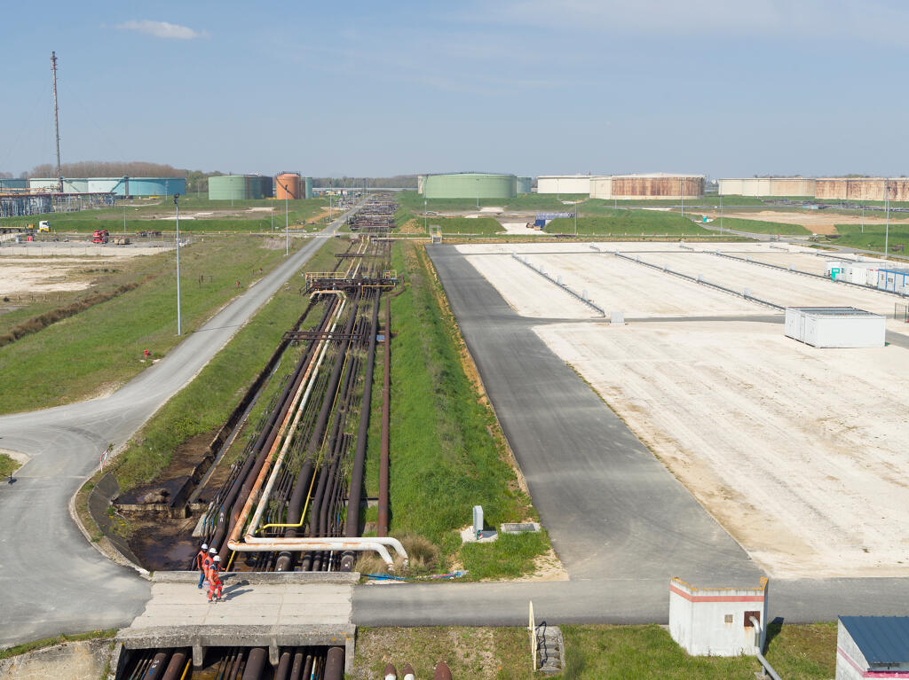 Raffinerie de Grandpuits ou « Raffinerie de l’Île-de-France », actuellement plateforme TotalEnergies de Grandpuits (dossier d'ensemble)