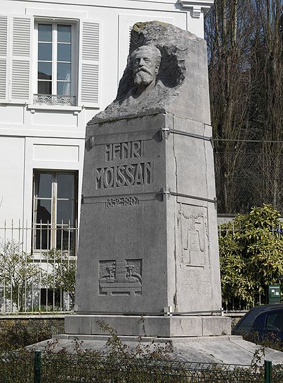 monument à Henri Moissan