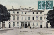 Carte postale ancienne. Vue de la mairie. Facade pincipale. (AD Seine-Saint-Denis)