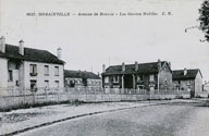 Carte postale ancienne. Vue de la rue de Brazza. (AD Seine-Saint-Denis)