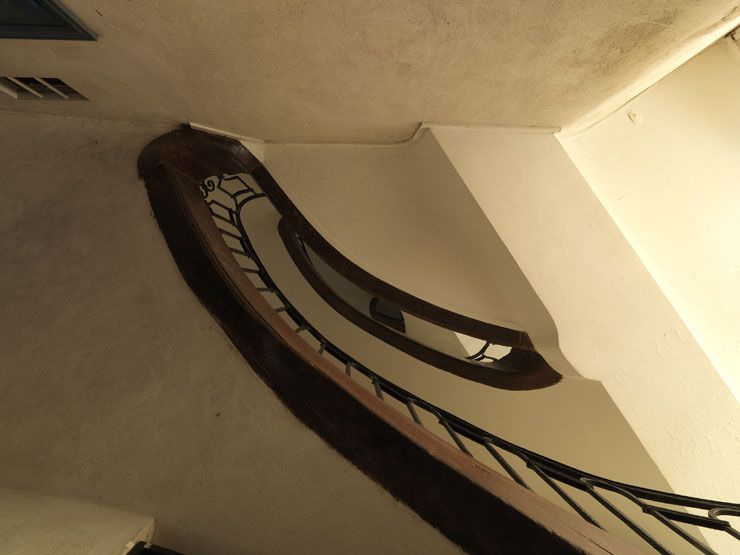 rampe d'appui, escalier d'une maison à porte cochère