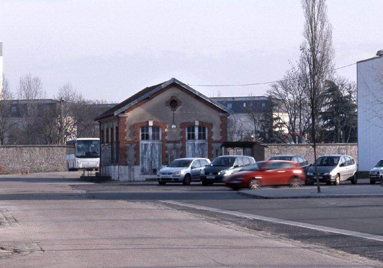 caserne, aujourd'hui école des officiers de gendarmerie nationale (EOGN)