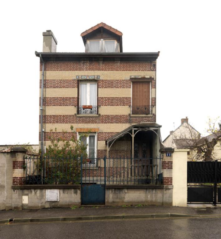 hôtels, maisons, immeubles