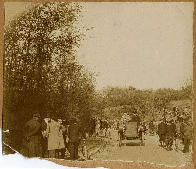 monument commémoratif de la première course de côte automobile