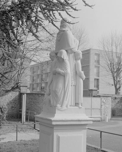 statue : saint Charles Borromée