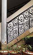 rampe d'appui, escalier de la maison à porte bâtarde (non étudié)