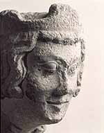 Tête de roi provenant du prieuré Saint-Sauveur (?). (Musée municipal de Melun. inv. 967.345)