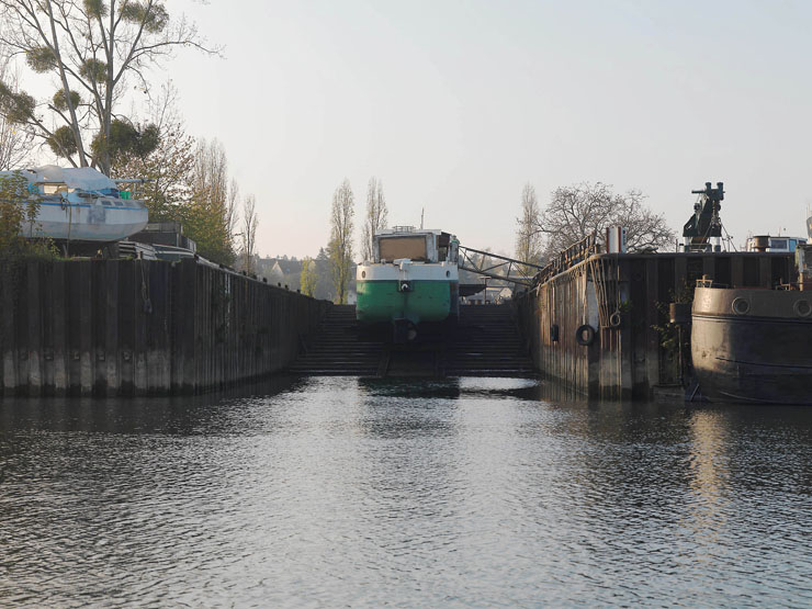 Thomery - Usine de construction navale des anciens établissements L. Tessier, appelée "Chantier naval du Pont de Champagne", puis de la "Société des Chantiers navals de Thomery", puis Morillon-Corvol, puis "Chantier naval du Confluent G. Thalamas