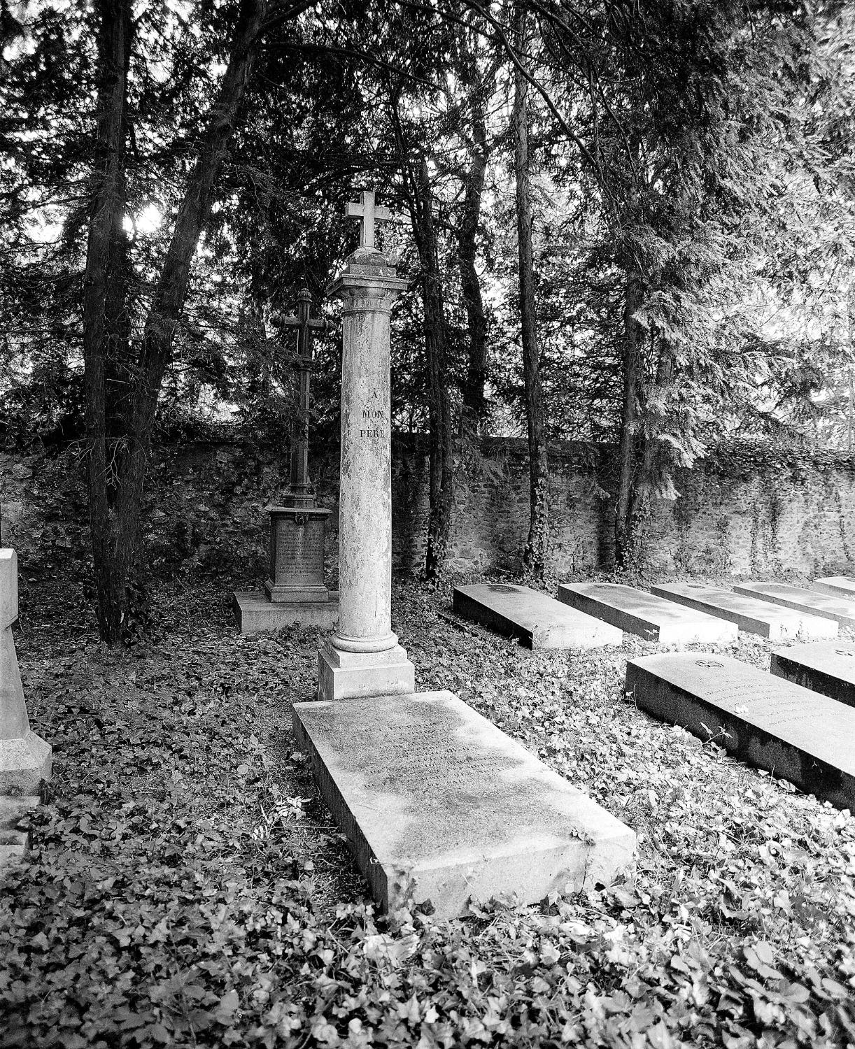 cimetière privé de la famille Chodron de Courcel