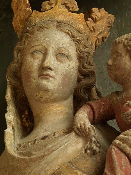 statue de la Vierge à l'Enfant avec son retable