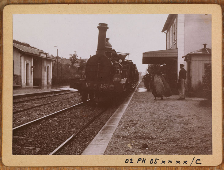 Usine de matériel électrique industriel Schneider et Cie, puis Le Matériel Electrique Scheider-Westinghouse (SW), puis Jeumont-Schneider (JS), actuellement ensemble industriel appelé "Espace Technologique et Industriel de Champagne-sur-Seine" (zone ETIC)