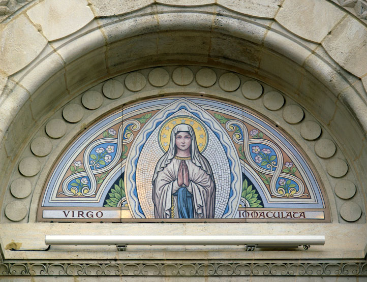 revêtement mural, décor de l'élévation extérieure : Christ, Joseph, Vierge, saint et saintes