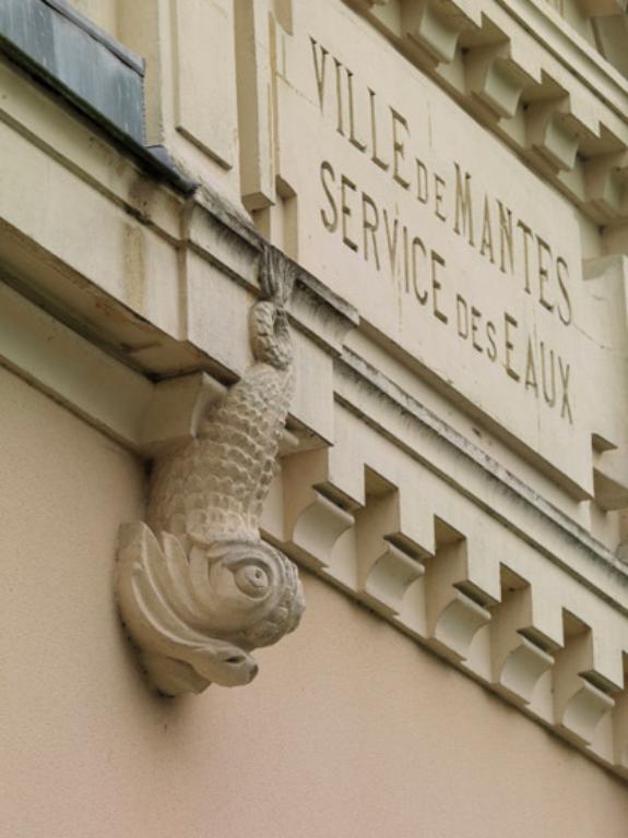 Usine élévatoire des eaux de Seine, actuellement clinique vétérinaire Saint-Roch