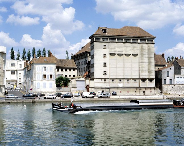 minoterie appelée Moulins de Melun