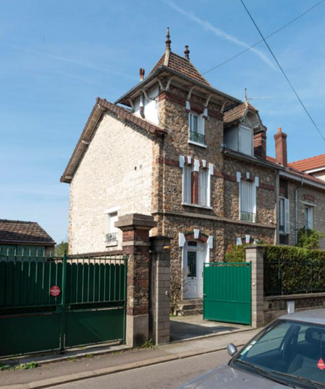 hôtels, maisons, immeubles