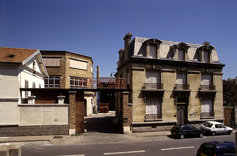 Scierie (usine de bois cintré) Guyot, actuellement entrepôt commercial (détruit après inventaire)