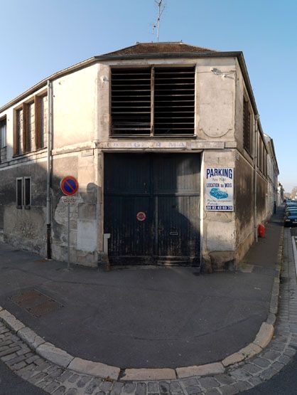 Fontainebleau - blanchisserie industrielle et usine de préparation de produits textiles de la Cie du Couchage de l'Armée, puis des établissements Bezard, actuellement garage