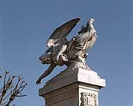sculpture : Victoire jouant de la trompette