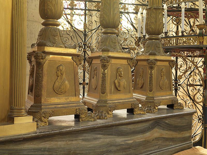 tabernacle, croix et chandeliers du maître-autel
