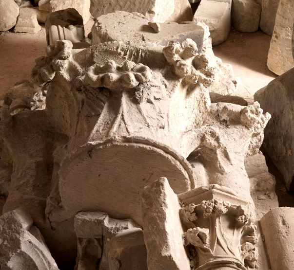 ensemble des éléments d'architecture du dépôt lapidaire de la cathédrale