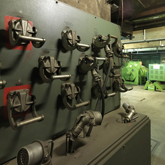 Usine de matériel électrique industriel Schneider et Cie, puis Le Matériel Electrique Scheider-Westinghouse (SW), puis Jeumont-Schneider (JS), actuellement ensemble industriel appelé "Espace Technologique et Industriel de Champagne-sur-Seine" (zone ETIC)