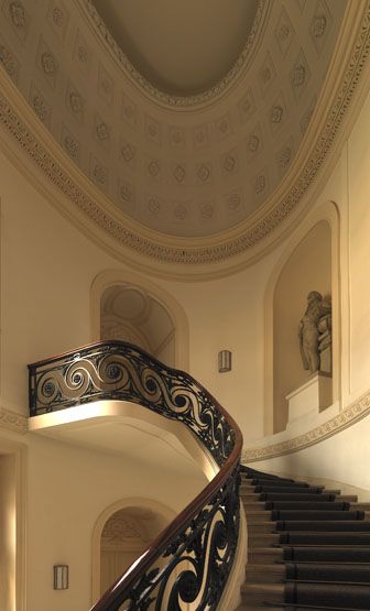 rampe d'appui, escalier de l' hôtel de Rochechouart, actuellement Ministère de l'Education nationale (non étudié)