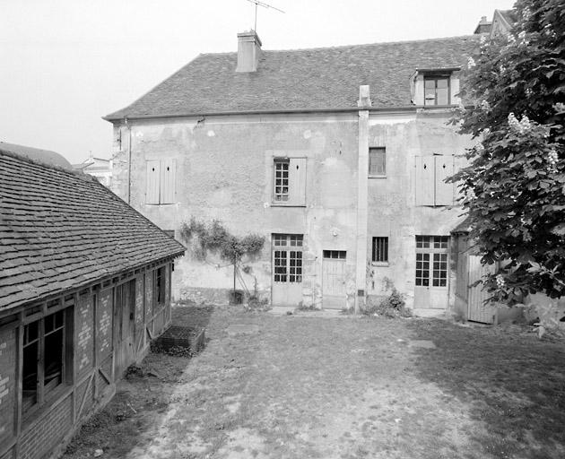 prieuré de chanoines de la congrégation de Saint-Victor Saint-Denis