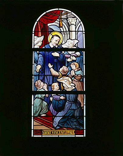 4 verrières figurées : sainte Marguerite-Marie Alacoque, saint Joseph, saint Vincent de Paul, Sainte Famille (baies 11 à 14)