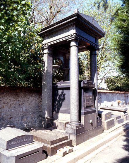 Monument sépulcral de la famille Gelut Veau