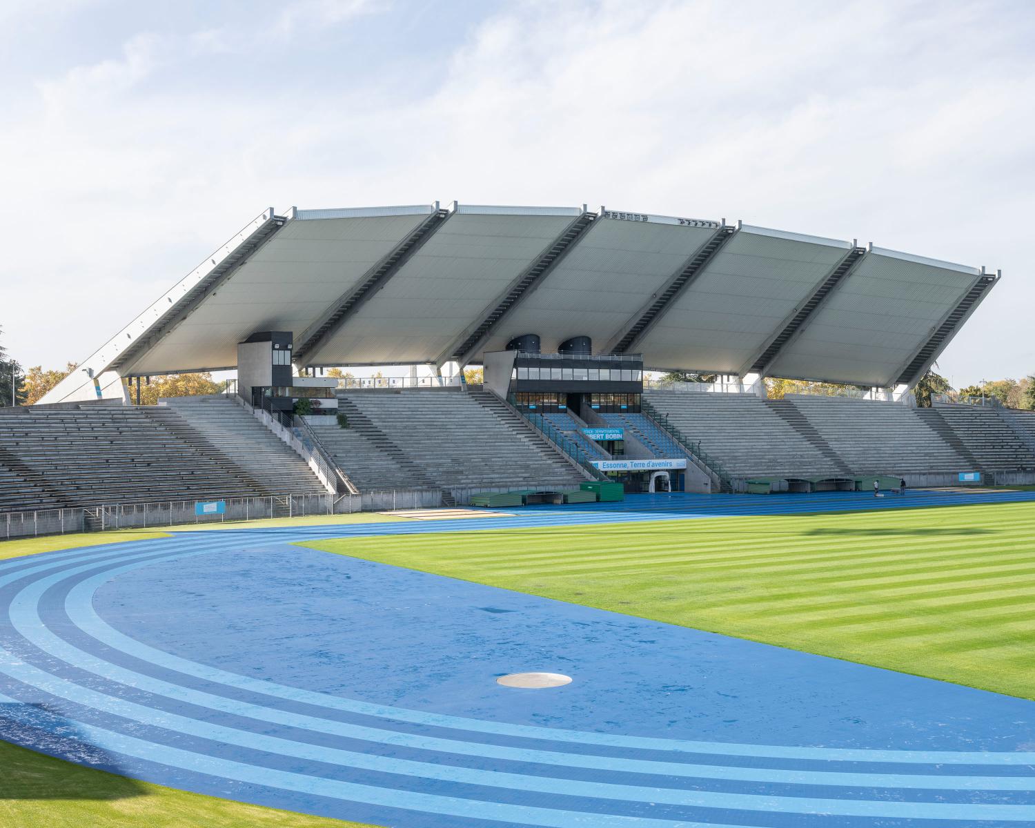 Stade omnisport d'Evry - actuel stade Robert-Bobin