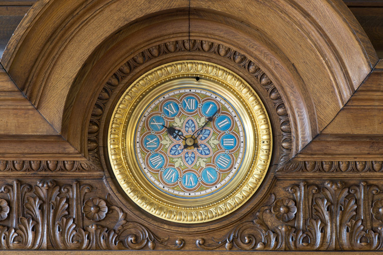 Horloge de la cheminée de la salle des mariages