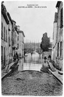 La rue de la Gabelle pendant la crue de 1910. Carte postale.
