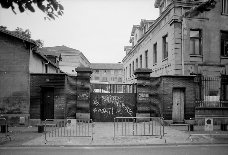 Usine de peausserie (usine de traitement des peaux de lapin) C. et E. Chapal frères et cie, puis Société anonyme des anciens établissements C. et E. Chapal frères et cie, actuellement hôtel industriel, logement et ateliers d'artistes