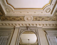 Villa Kermina : détail du plafond du grand salon.