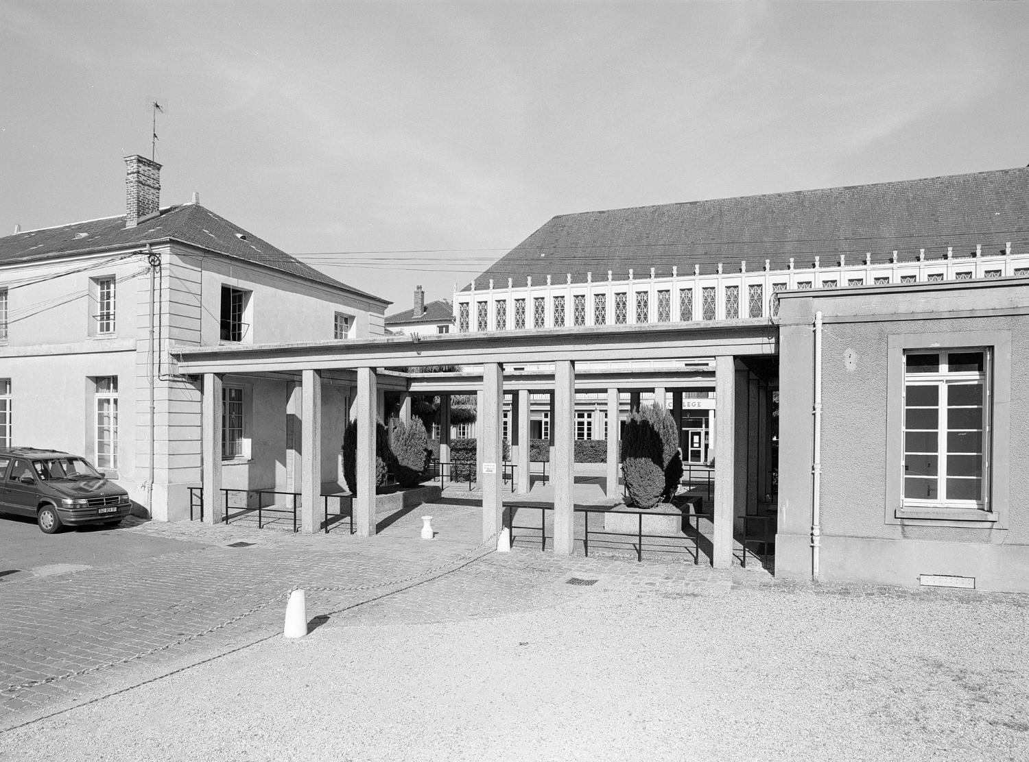 Château d'Athis, actuellement école Saint-Charles