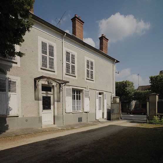 Avon - usine de meubles Jourdain, puis usine de menuiserie Barthélémy, actuellement entrepôt commercial