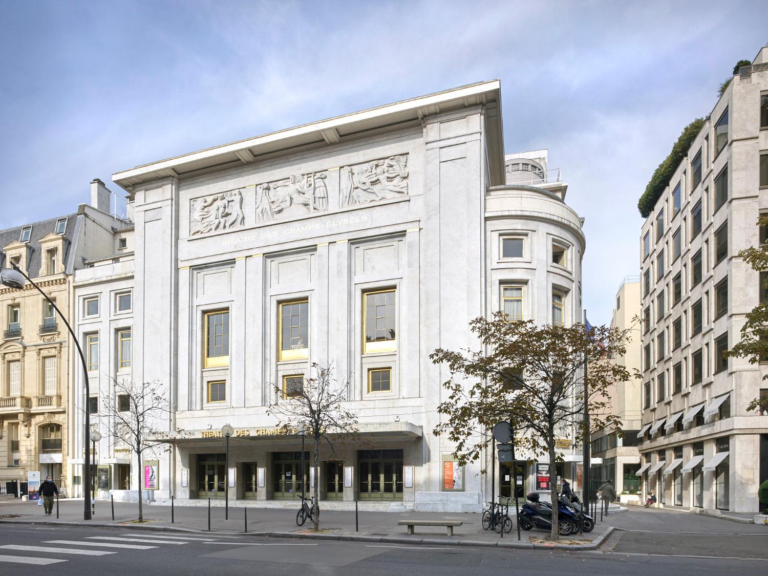 Champs-Élysées (Paris, 8e arrondissement), théâtre des