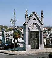 Chapelle funéraire de la Famillle A. Jouve, rue de la Paix.  La première inhumation date de 1891.