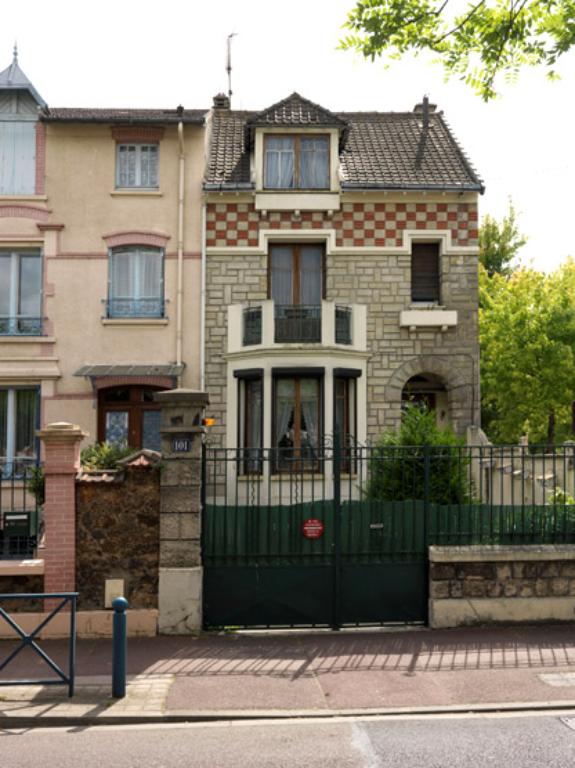 hôtels, maisons, immeubles