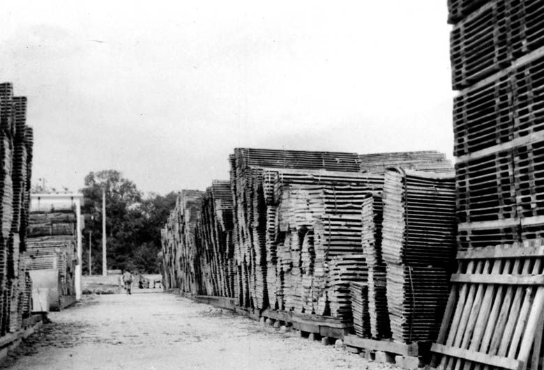 Fontaine-le-Port - scierie et usine de menuiserie (usine de parquets) Millet, actuellement manège à chevaux