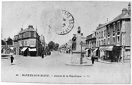 L'avenue de la République au croisement avec la rue du Chemin de fer. Carte postale.